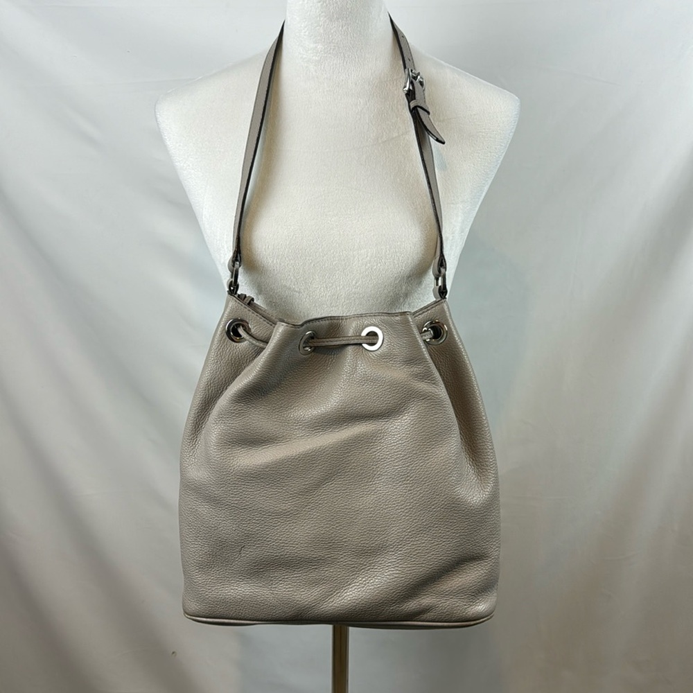 Michael Kors Gray Leather Bucket Bag Drawstring Shoulder‎ Bag Purse - Picture 8 of 16